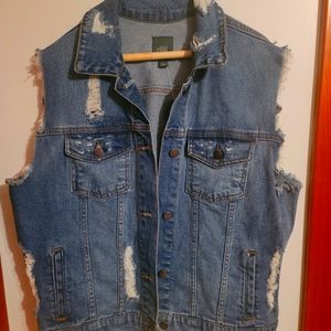 DISTRESSED DENIM VEST